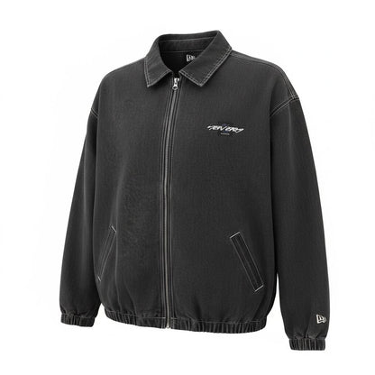 Chamarra de mezclilla negra LACEUP CO New Era Ode to NY con cierre frontal, costuras en contraste y logo bordado.