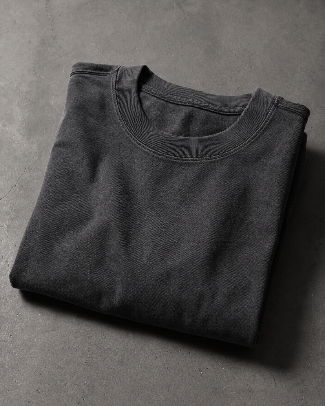 Playera Monolith Box Tee charcoal de algodón pesado, fotografía frontal de producto en estudio.